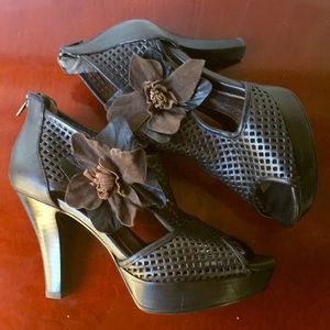 Sofft black leather heel heels 7.5 eummer evening sexy dressy wedding event